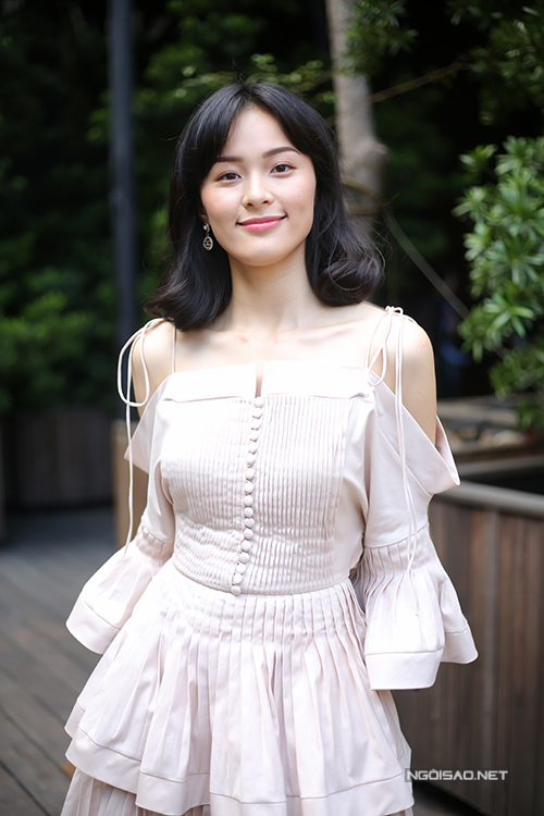 dan-my-nhan-do-sac-khi-di-xem-thoi-trang-2