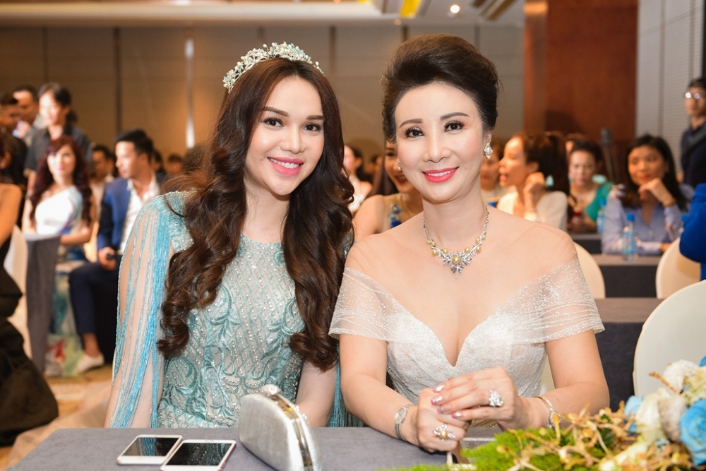 hoa hau dong nam a dieu han va doanh nhan thuy nga - giam khao hoa hau dai duong 2017