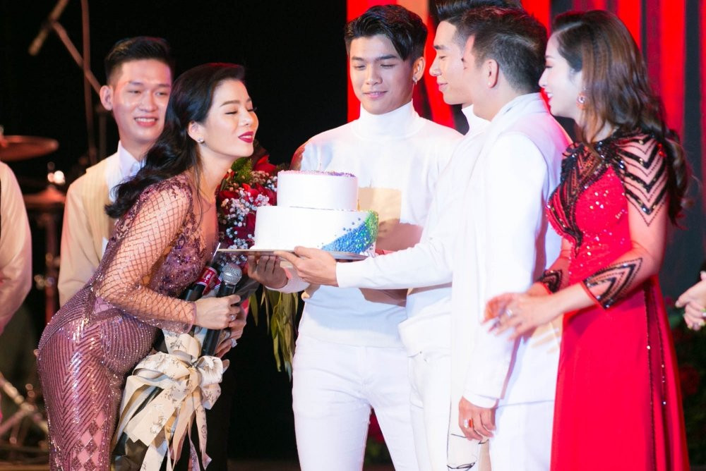 Dam Vinh Hung, liveshow Duyen Phan (35)