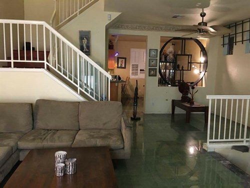 bat ngo nhan sac con gai ruot giau 20 nam cua phi nhung hinh anh 11