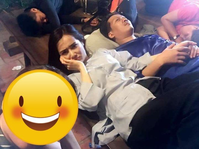 Truong Giang nam ben Nha Phuong o phim truong giua on ao ran nut hinh anh 1