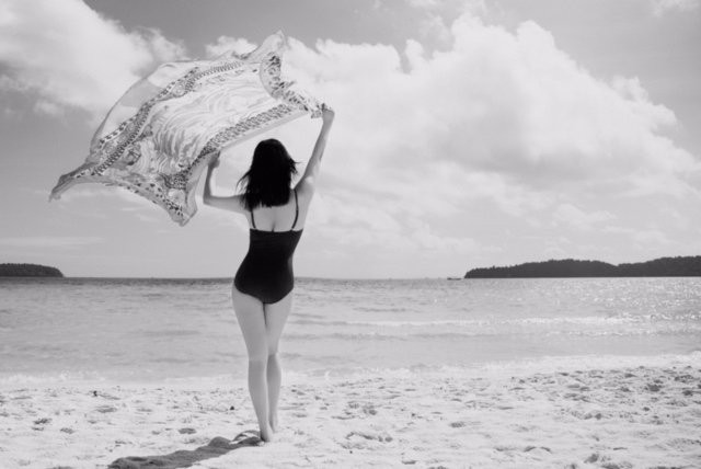 Hoa hậu Hằng Nguyễn khoe thân hình đẹp kinh ngạc ở tuổi 42