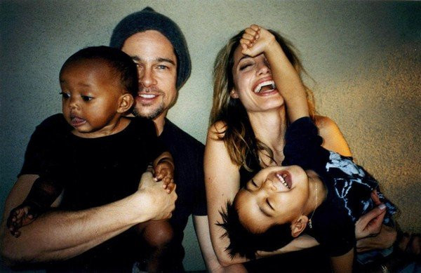 Angelina Jolie bên Brad Pitt cùng giọt nước mắt và nụ cười trong suốt 12 năm qua - Ảnh 7.