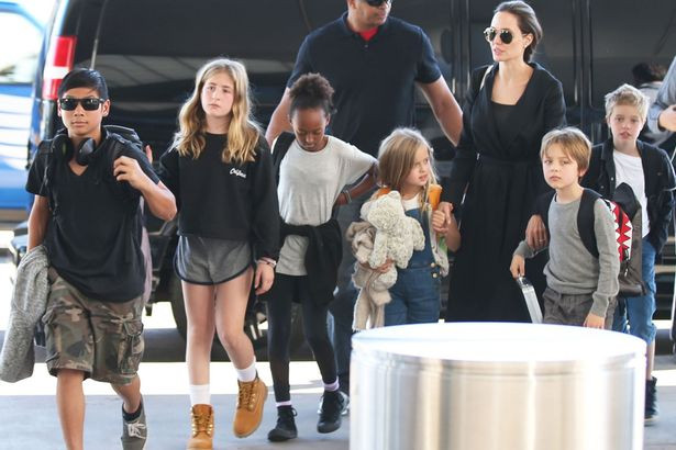 Angelina Jolie bên Brad Pitt cùng giọt nước mắt và nụ cười trong suốt 12 năm qua- Ảnh 6.