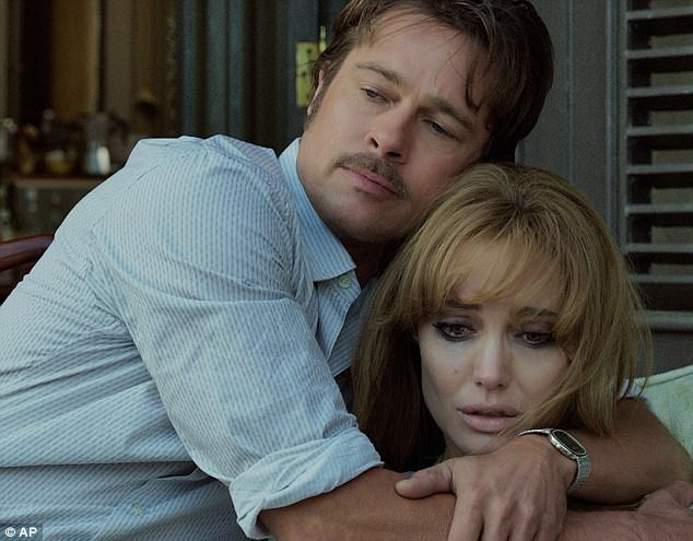 Angelina Jolie bên Brad Pitt cùng giọt nước mắt và nụ cười trong suốt 12 năm qua - Ảnh 14.