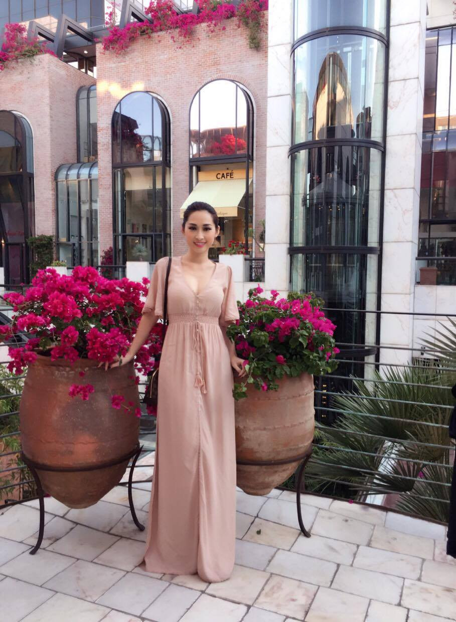 Hinh anh 'Bom goi cam' Quynh Thy tha dang sexy tai My