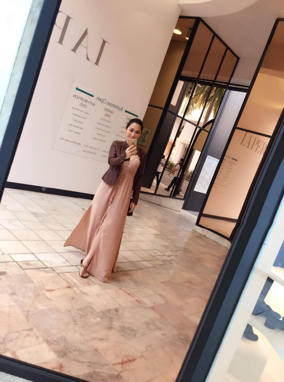 Hinh anh 'Bom goi cam' Quynh Thy tha dang sexy tai My 3