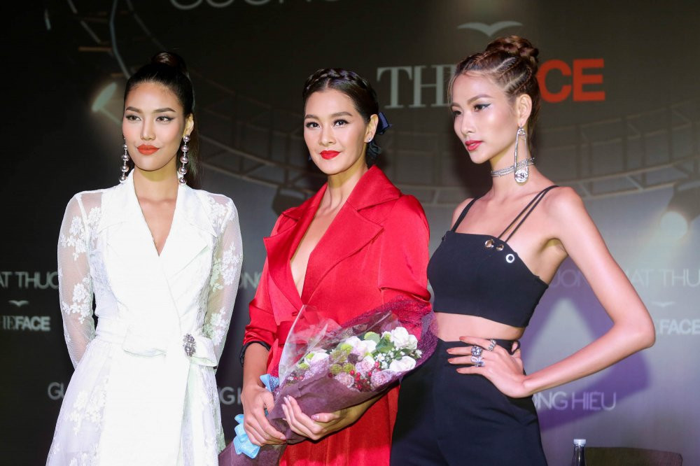 Hinh anh Hop bao The Face: HLV Thai Lan toi som 10 phut, HLV Viet tre 2 tieng - Sao Viet