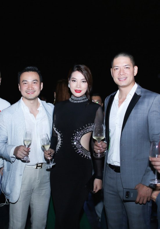 truong-ngoc-anh-minh-hang-du-tiec-o-quan-bar-cung-dao-dien-phim-kong-7