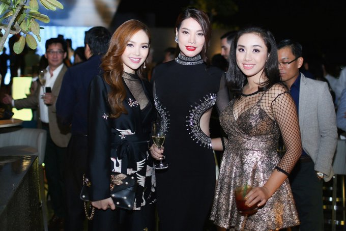 truong-ngoc-anh-minh-hang-du-tiec-o-quan-bar-cung-dao-dien-phim-kong-6