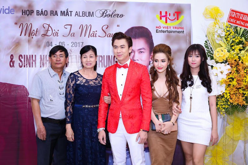 Gia dinh Ho Viet Trung 3