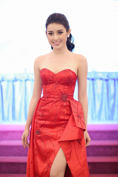 Hari Won, Kỳ Duyên, Huyền My đua nhau mặc đẹp mướt mải - 1