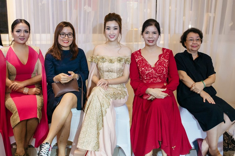 me chong va me ruot deu qua Campuchia ung ho Vu Thu Phuogn 3