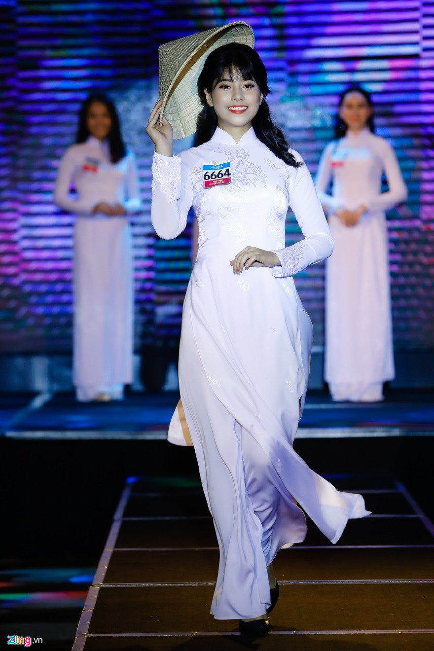 Nu sinh 17 tuoi doat giai Hoa khoi nu sinh ao dai 2017 hinh anh 5