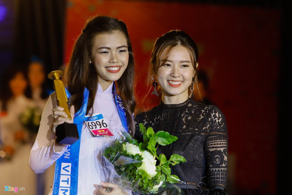 Nu sinh 17 tuoi doat giai Hoa khoi nu sinh ao dai 2017 hinh anh 4