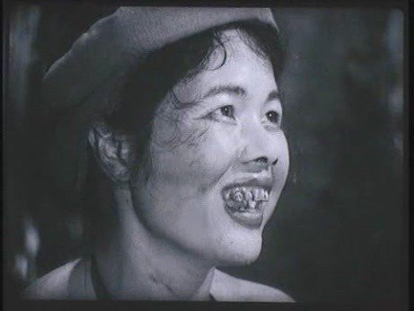 Choáng với tạo hình răng vẩu, ngọng líu lô của các người đẹp màn ảnh Việt - 11