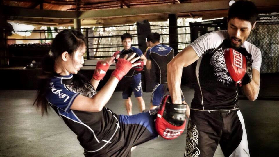 Johnny Tri Nguyen: 'Neu Flores thach dau, toi se moi len vo dai' hinh anh 3