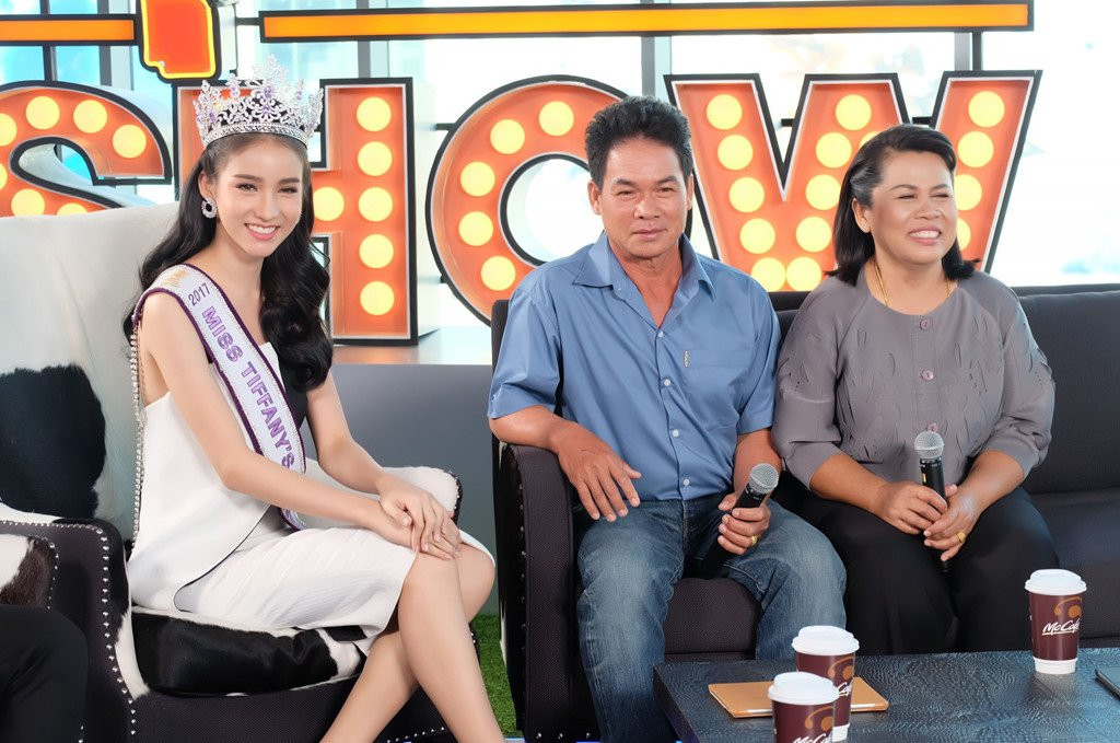 Cha hoa hau Thai Lan 'dep nhu tien': 'Dau don vi con chuyen gioi' hinh anh 2