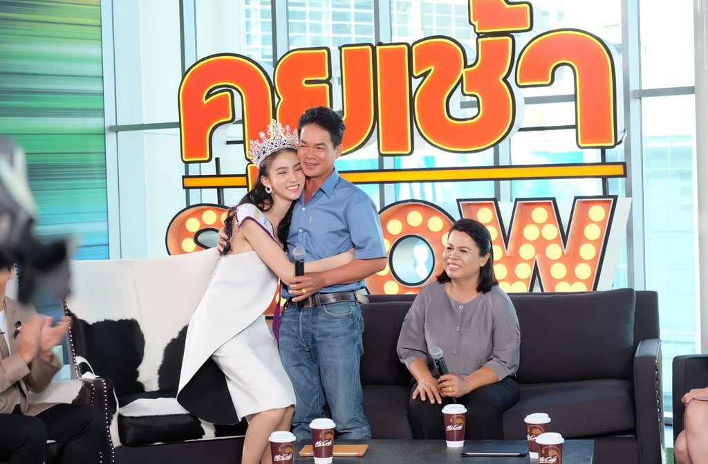 Cha hoa hau Thai Lan 'dep nhu tien': 'Dau don vi con chuyen gioi' hinh anh 6