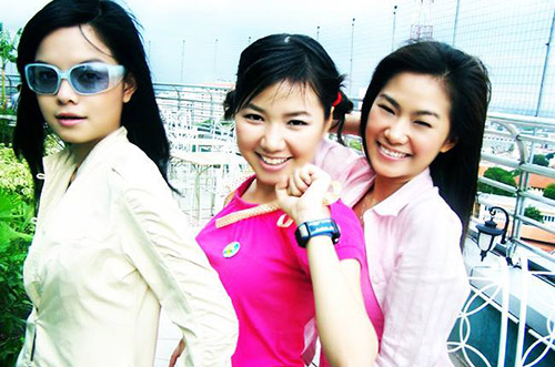 Tuy nhiên, sau một thời gian hoạt động Thu Thủy đã rời khỏi nhóm để phát triển sự nghiệp riêng. Thay vào vị trí của Thu Thủy là Ngô Quỳnh Anh để duy trì đội hình. Không lâu sau đó, H.A.T chính thức tan rã.