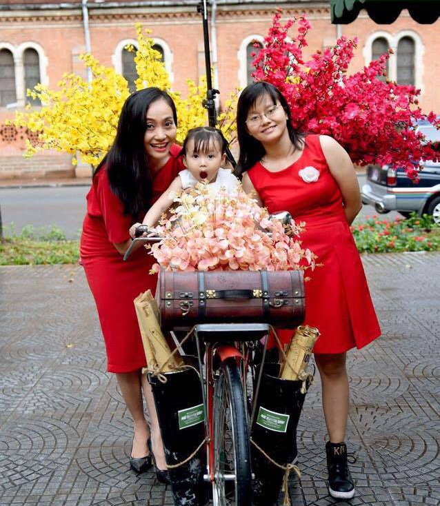 hanh-thuy-va-con-gai-1488968236047-crop-1488968306857 4