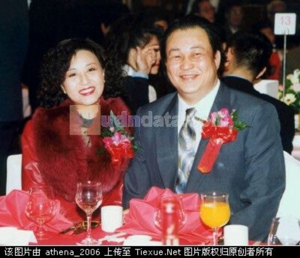 'Bao Cong' Kim Sieu Quan viet di chuc cam vo cuoi trai tre hinh anh 6