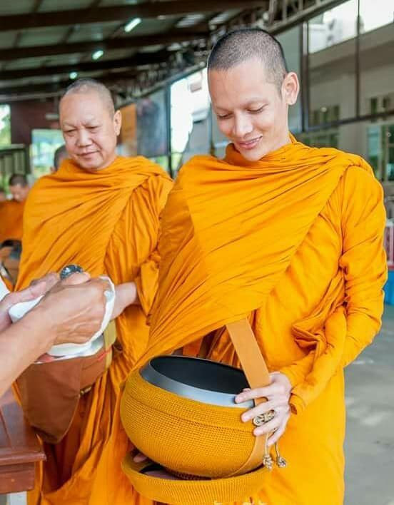 Cuoc song sau khi xuat gia cua hoa hau chuyen gioi Thai Lan hinh anh 9