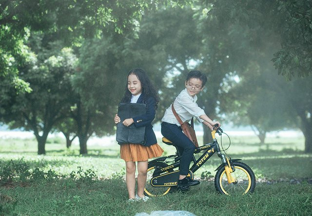 Một số hình ảnh của Nhật và Vy được đánh giá là lãng mạn hơn cả phiên bản người lớn.