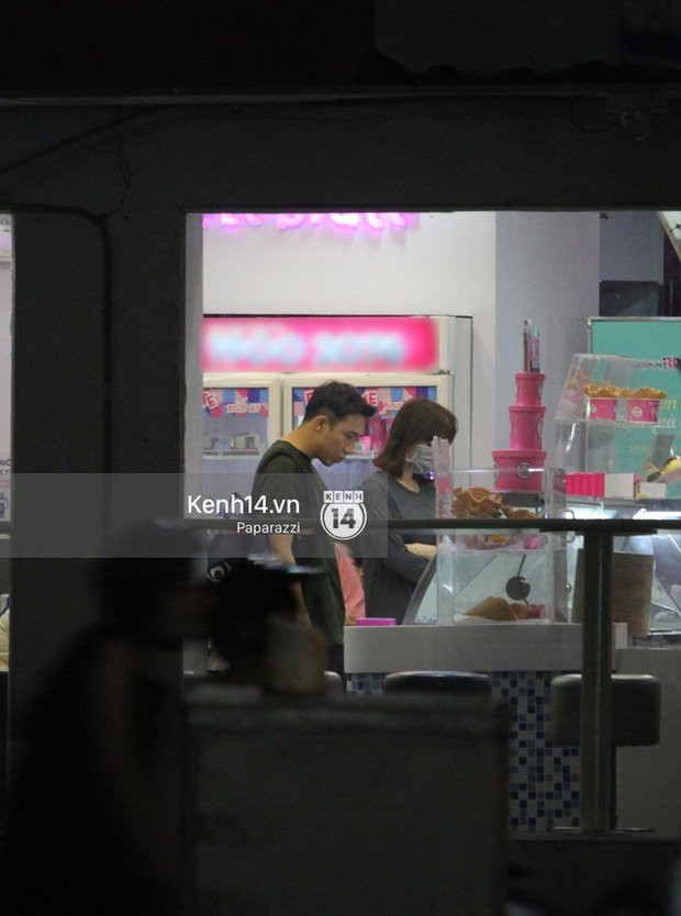 Mặc kệ dân mạng nghi ngờ là MC trong chuyện tình của Đào Bá Lộc, Trấn Thành vẫn hạnh phúc đi ăn đêm cùng Hari Won - Ảnh 6.