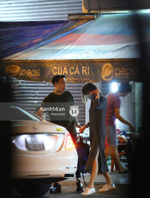 Mặc kệ dân mạng nghi ngờ là MC trong chuyện tình của Đào Bá Lộc, Trấn Thành vẫn hạnh phúc đi ăn đêm cùng Hari Won - Ảnh 13.