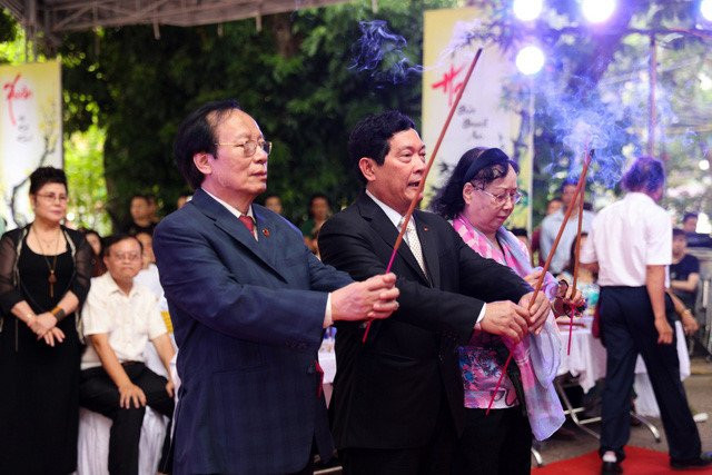 'Le cung To nghe cua nghe si Viet dung dao ly' hinh anh 1