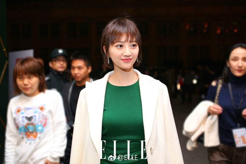 Thảm đỏ ELLE: Angela Baby cạnh tranh nhan sắc Địch Lệ Nhiệt Ba, HH Thế giới Trương Tử Lâm khoe vòng 1 bốc lửa bên dàn mỹ nhân Cbiz - Ảnh 6.