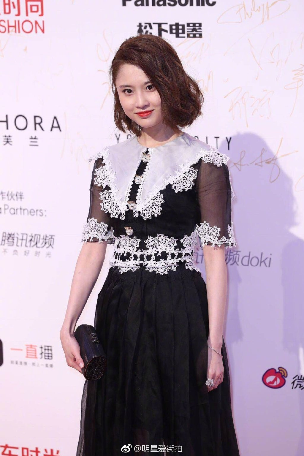 Thảm đỏ ELLE: Angela Baby cạnh tranh nhan sắc Địch Lệ Nhiệt Ba, HH Thế giới Trương Tử Lâm khoe vòng 1 bốc lửa bên dàn mỹ nhân Cbiz - Ảnh 20.