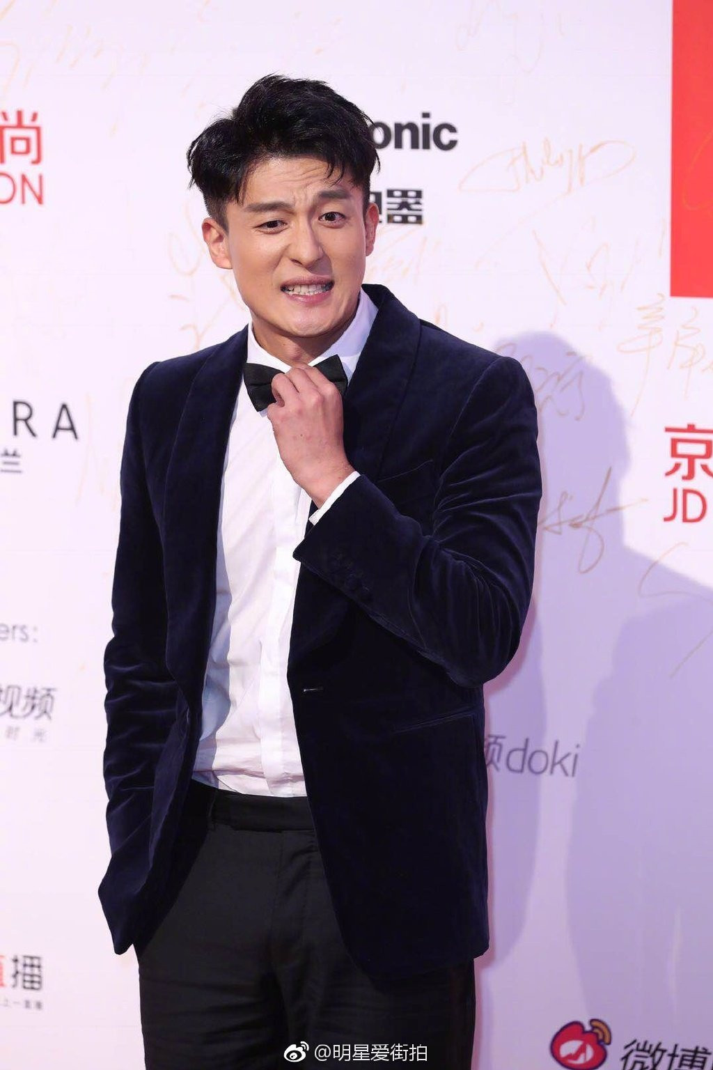 Thảm đỏ ELLE: Angela Baby cạnh tranh nhan sắc Địch Lệ Nhiệt Ba, HH Thế giới Trương Tử Lâm khoe vòng 1 bốc lửa bên dàn mỹ nhân Cbiz - Ảnh 21.