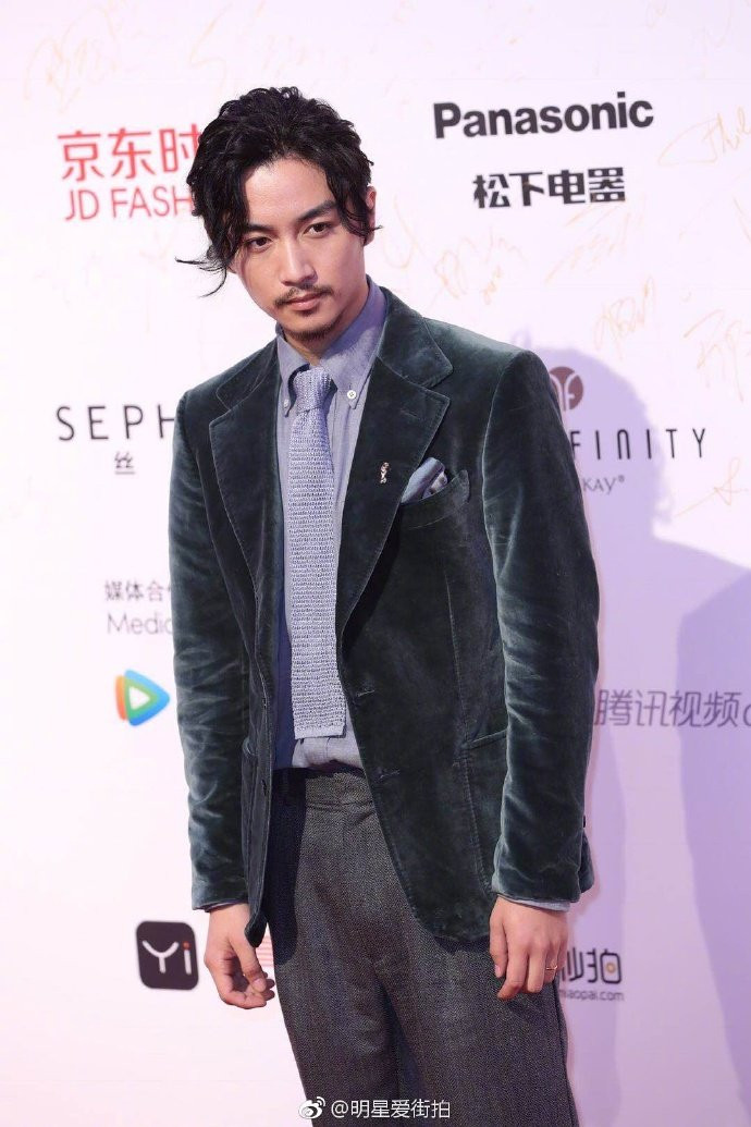 Thảm đỏ ELLE: Angela Baby cạnh tranh nhan sắc Địch Lệ Nhiệt Ba, HH Thế giới Trương Tử Lâm khoe vòng 1 bốc lửa bên dàn mỹ nhân Cbiz - Ảnh 23.