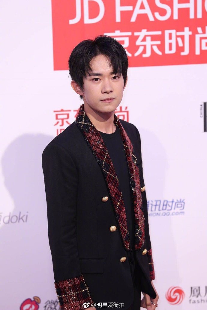 Thảm đỏ ELLE: Angela Baby cạnh tranh nhan sắc Địch Lệ Nhiệt Ba, HH Thế giới Trương Tử Lâm khoe vòng 1 bốc lửa bên dàn mỹ nhân Cbiz - Ảnh 7.