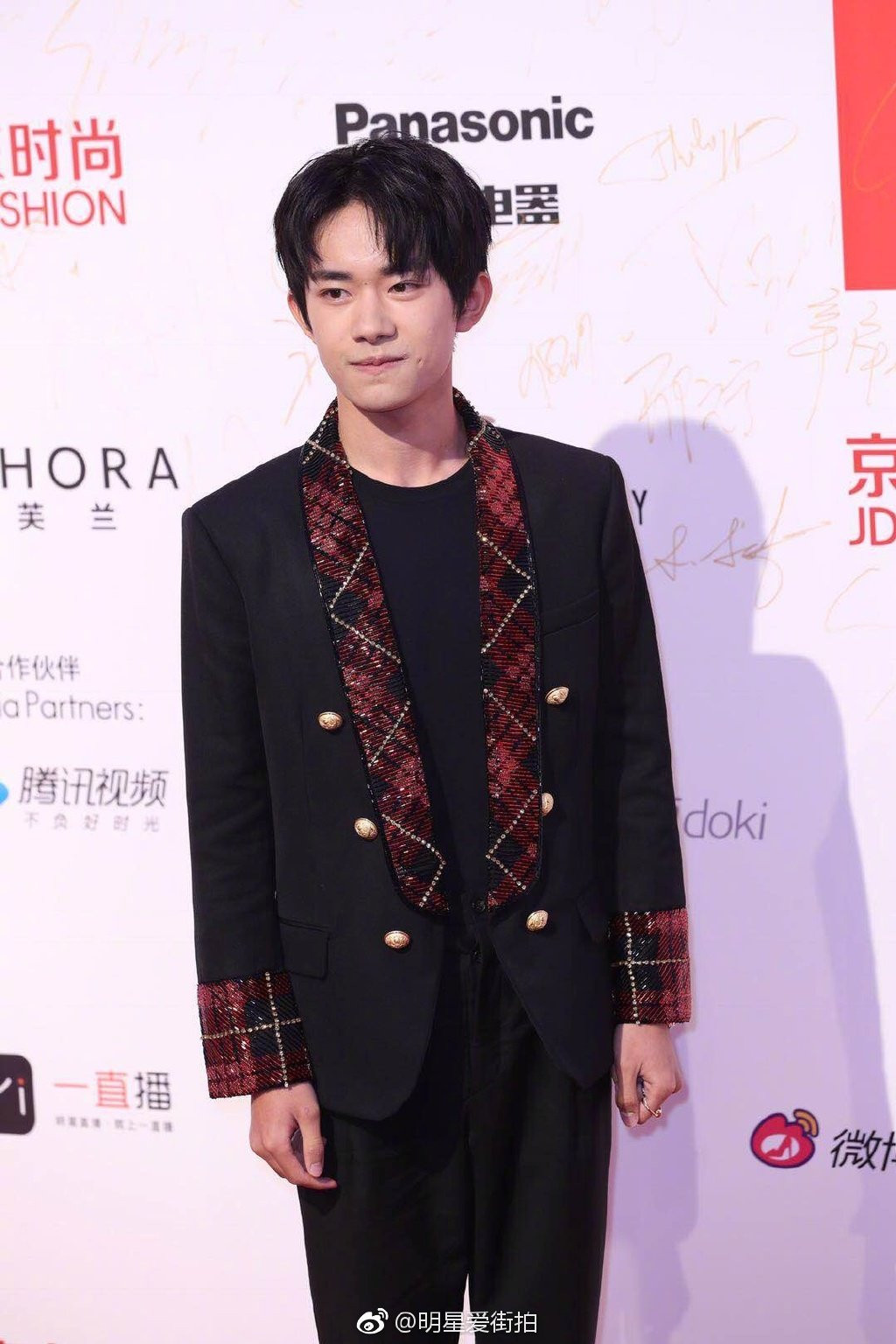 Thảm đỏ ELLE: Angela Baby cạnh tranh nhan sắc Địch Lệ Nhiệt Ba, HH Thế giới Trương Tử Lâm khoe vòng 1 bốc lửa bên dàn mỹ nhân Cbiz - Ảnh 8.