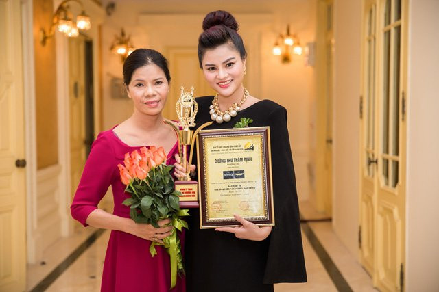 vu-thu-phuong-xinh-dep-noi-bat-du-mang-bau-4-thang