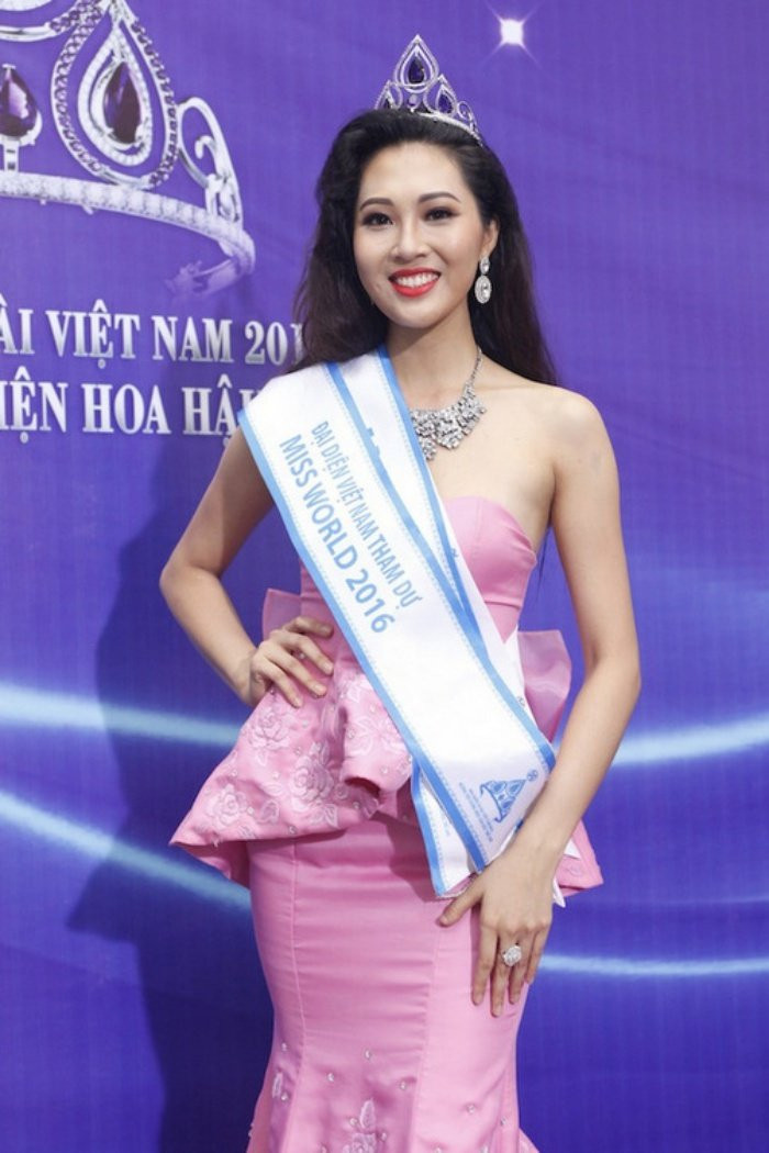 batch_dieu-ngoc-va-hanh-trinh-tu-co-gai-thua-can-den-hoa-khoi-ao-dai-viet-nam-2016-1479719917_680x0 9