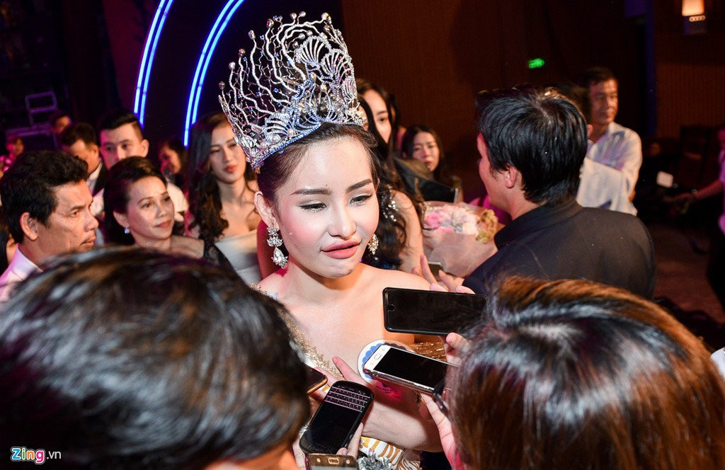 Tan Hoa hau Dai duong: 'Toi da sua mui nhung moi la tu nhien' hinh anh 2