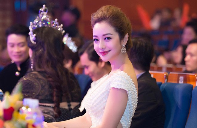 Quang cao san pham tren facebook: Nghe hai ra tien cua sao Viet hinh anh 2