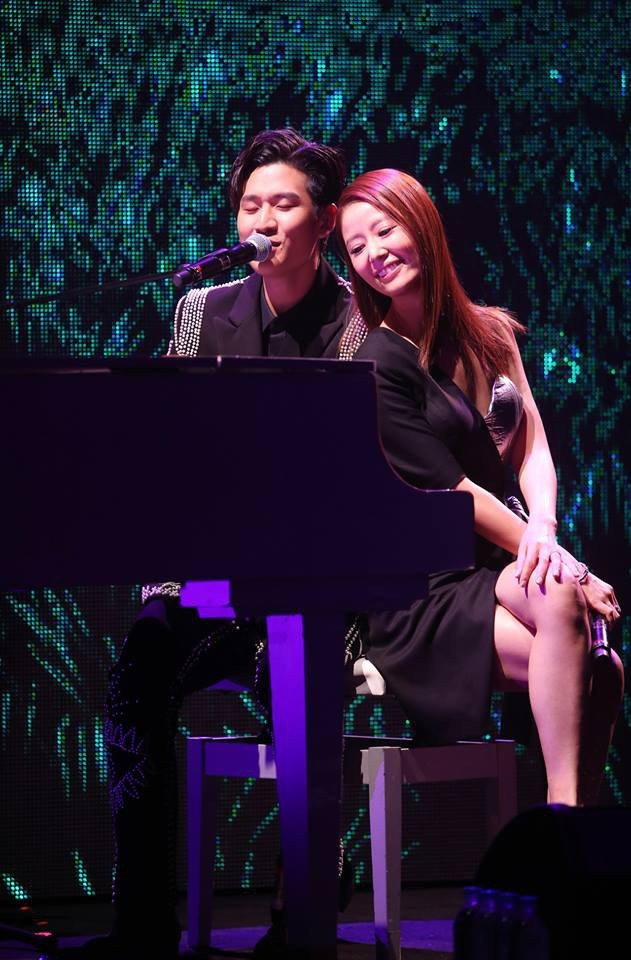 Bà mẹ một con Lâm Tâm Như đẹp gợi cảm, quẩy hết mình với đồng nghiệp - Ảnh 9.