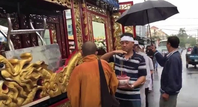 Phut cuoi tien biet dien vien Nguyen Hoang trong ngay mua bao hinh anh 2