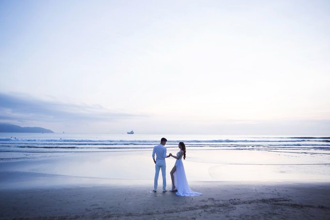 anh-cuoi-tren-bien-cua-lam-khanh-chi-va-ong-xa-kem-8-tuoi-2