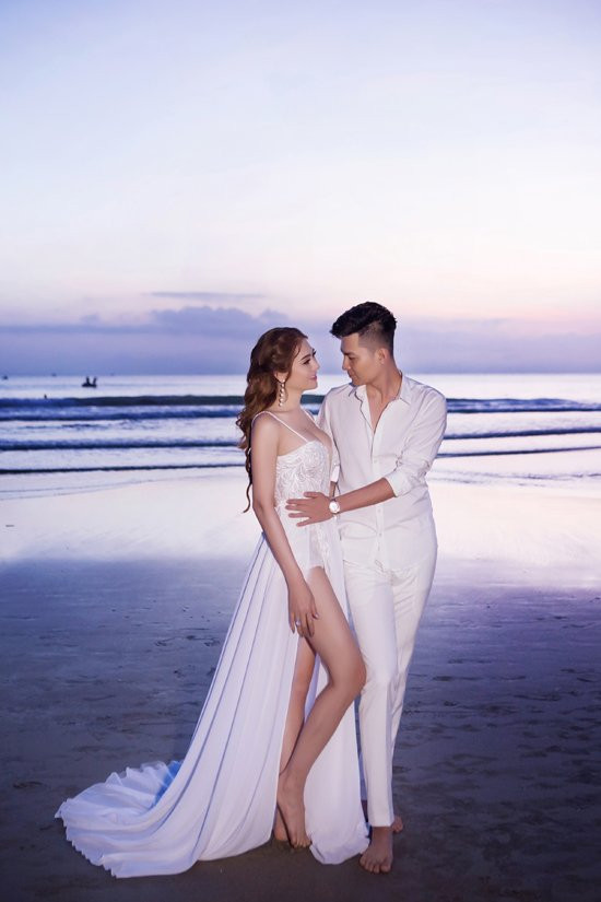 anh-cuoi-tren-bien-cua-lam-khanh-chi-va-ong-xa-kem-8-tuoi-5