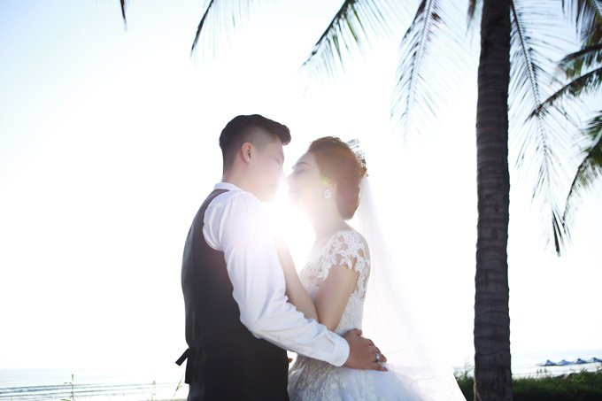 anh-cuoi-tren-bien-cua-lam-khanh-chi-va-ong-xa-kem-8-tuoi-10