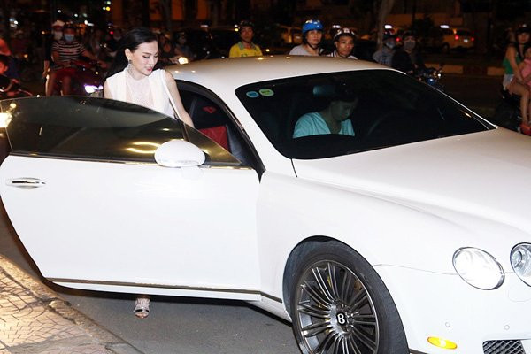 chang-duong-yeu-17-nam-cua-ca-si-thu-thuy-va-chong-dai-gia-9