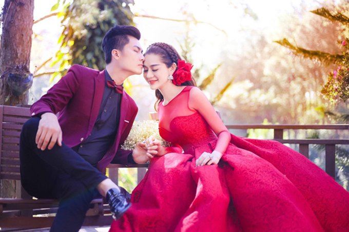 chang-duong-den-dam-cuoi-lam-khanh-chi-va-ban-trai-kem-8-tuoi
