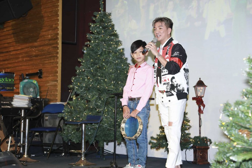 DAM VINH HUNG_DVD LIVESHOW SAI GON BOLERO VA HUNG (11) 3