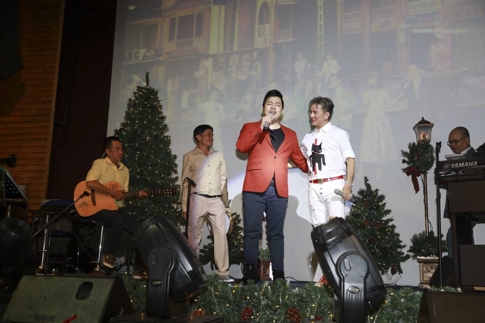 DAM VINH HUNG_DVD LIVESHOW SAI GON BOLERO VA HUNG (15) 3